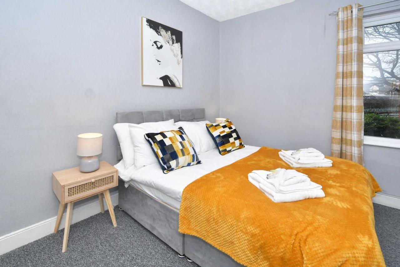 The Yellow Door By Avenew Management Serviced Accommodation Stoke-on-Trent Экстерьер фото