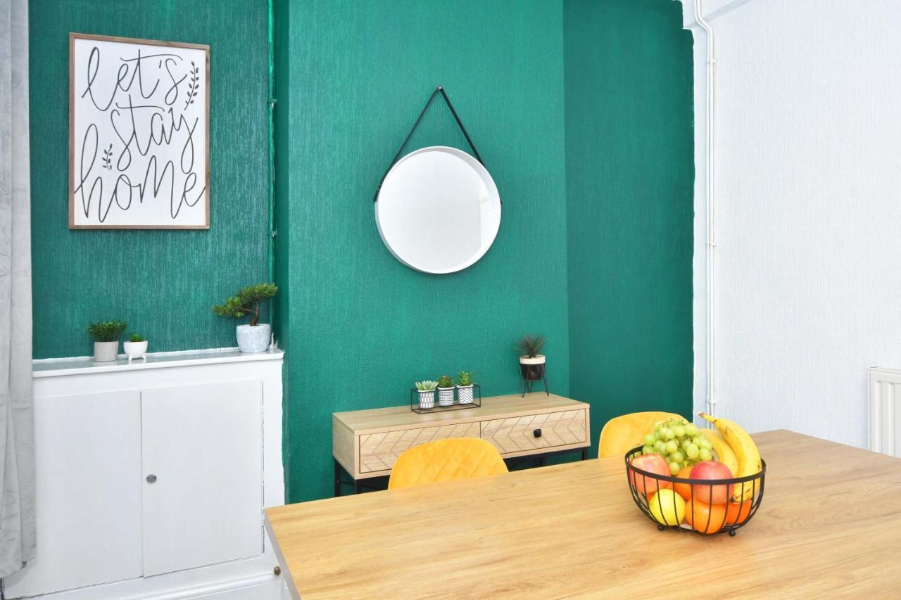 The Yellow Door By Avenew Management Serviced Accommodation Stoke-on-Trent Экстерьер фото