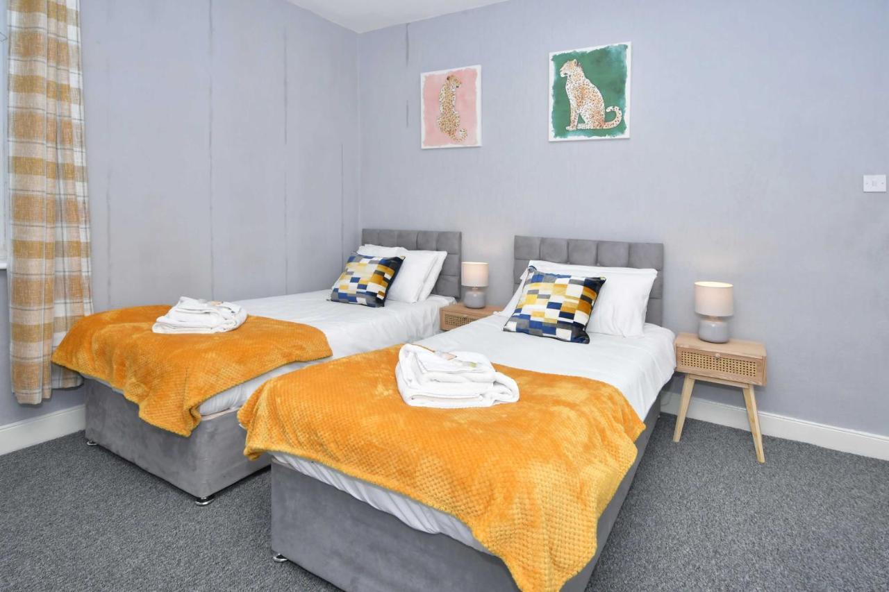 The Yellow Door By Avenew Management Serviced Accommodation Stoke-on-Trent Экстерьер фото