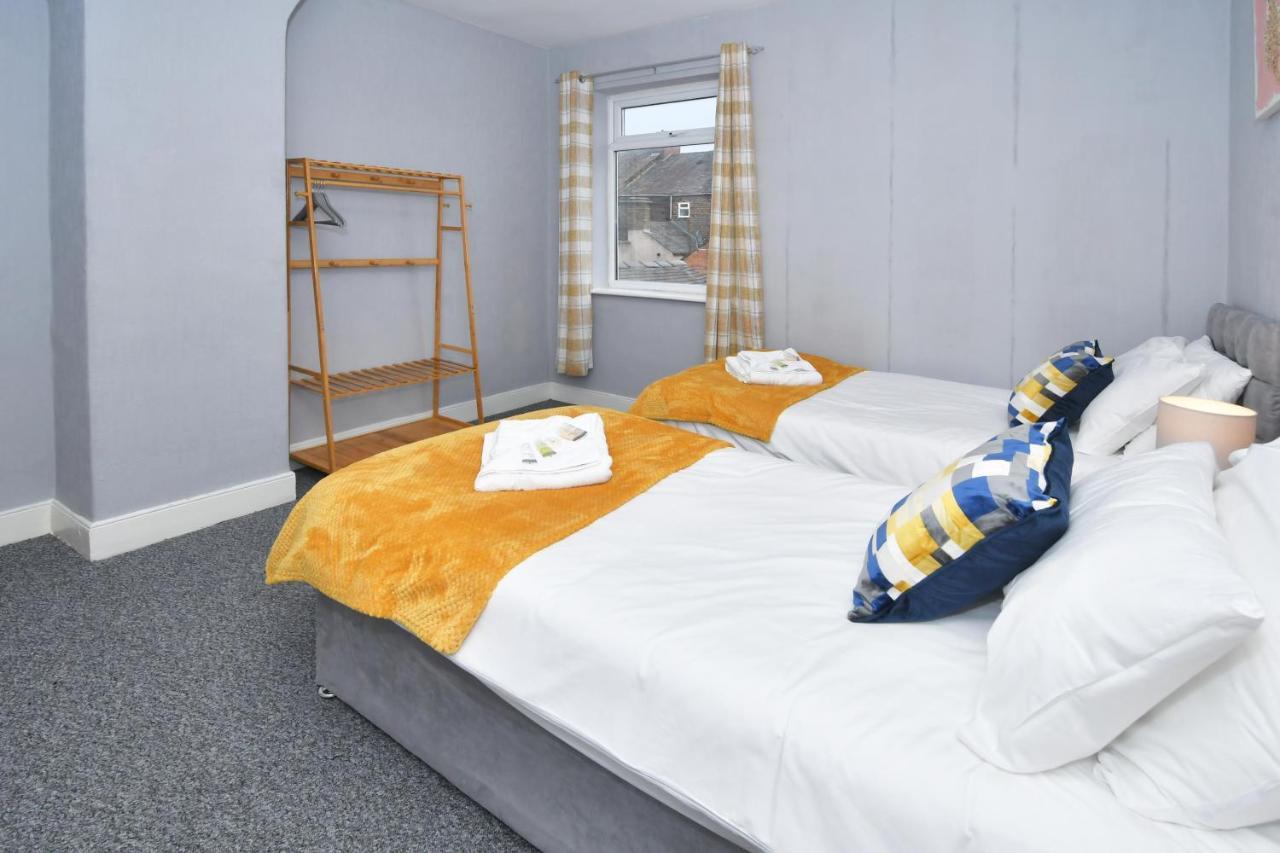 The Yellow Door By Avenew Management Serviced Accommodation Stoke-on-Trent Экстерьер фото