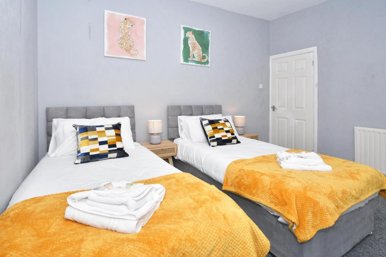The Yellow Door By Avenew Management Serviced Accommodation Stoke-on-Trent Экстерьер фото
