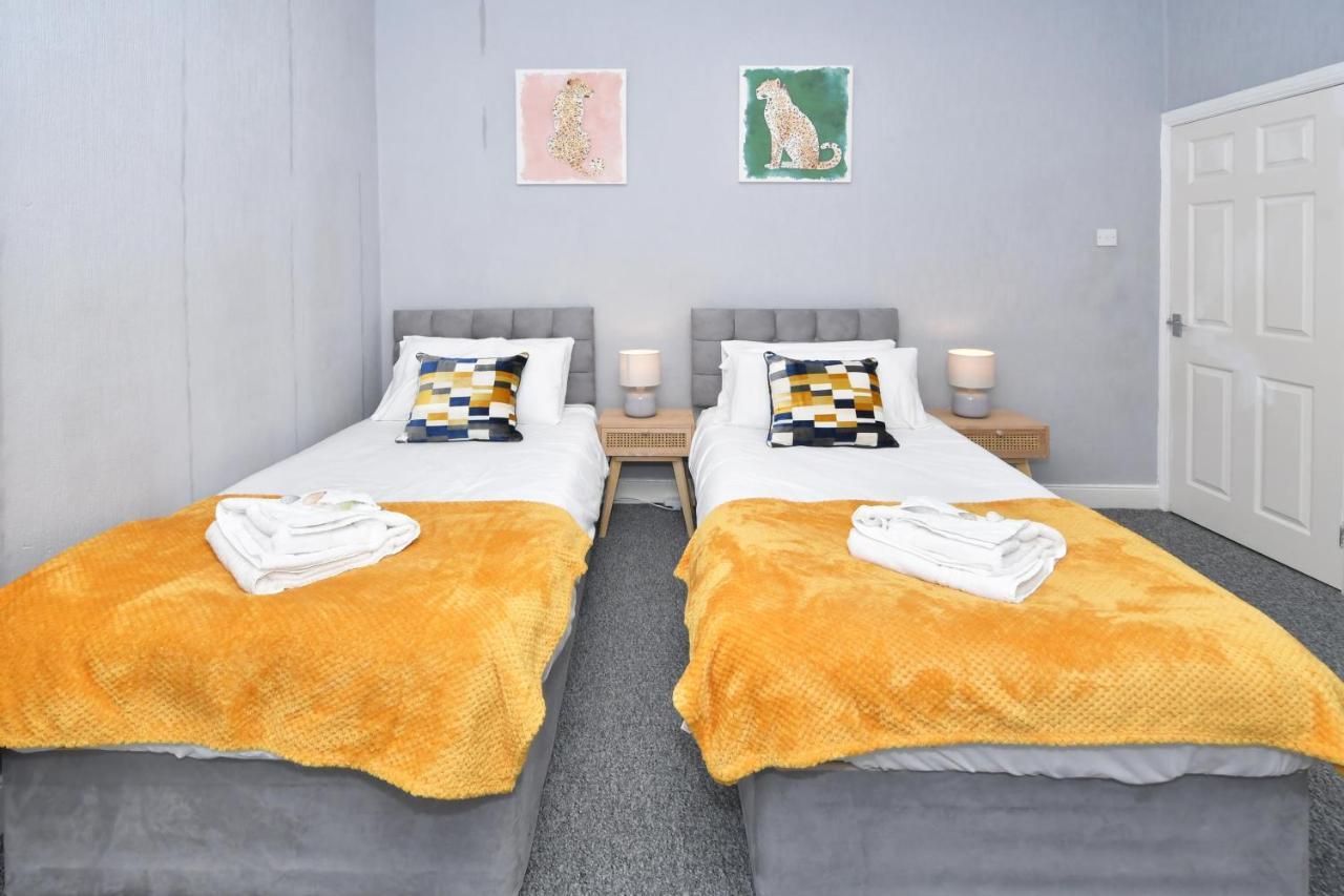 The Yellow Door By Avenew Management Serviced Accommodation Stoke-on-Trent Экстерьер фото