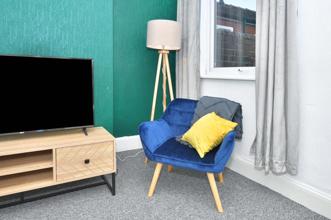 The Yellow Door By Avenew Management Serviced Accommodation Stoke-on-Trent Экстерьер фото